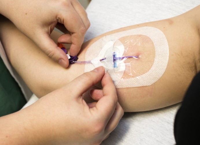 ‘Gebruik niet altijd een katheterslot’ en nog 5 punten uit de richtlijn centraal veneuze toegang