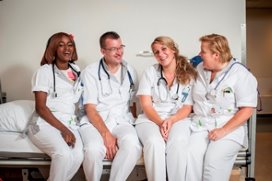 Verpleegkundige draagt liever uniform dan eigen - Nursing.nl | Nieuws, blogs en meer | Nursing voor verpleegkundigen