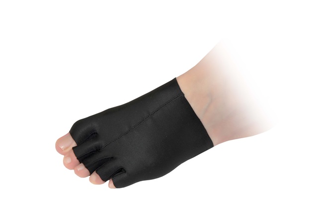 Voet met teensok vanwege oedeem in de voorvoet